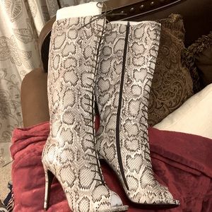 I’m coming out I want the world to know gotta let it show yesssss